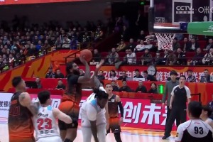高诗岩27+5+5&14中10 谢智杰16分5断 山东大胜新疆喜迎6连胜