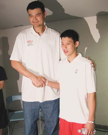 林书豪晒照致敬姚明:他为亚洲人闯出了一条路 感谢你做的一切!