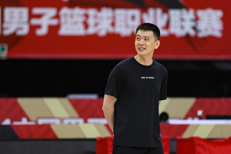 杨鸣:最近3场参考价值不是特别大 但大家的默契&积极性有所提升