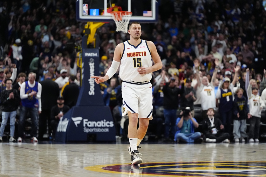 皮尔斯:约基奇29+13+10前无古人 若MVP看战绩那也该考虑米切尔
